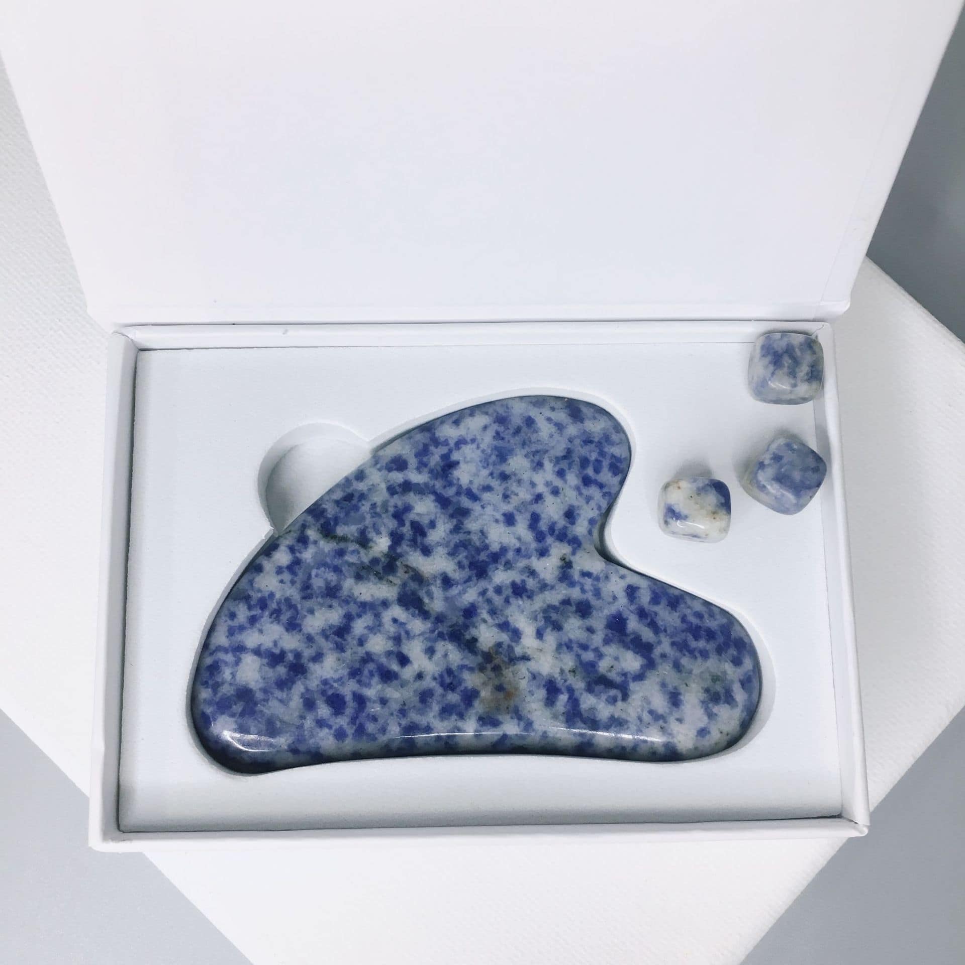 blue sodalite gua sha4